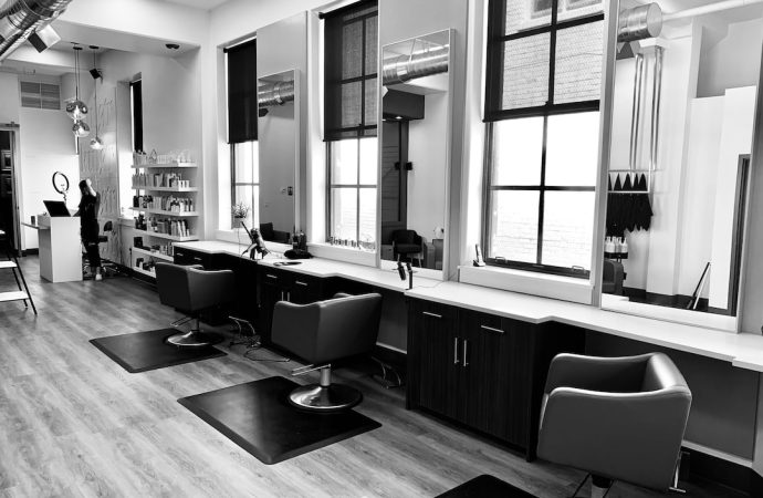 Zalety nowoczesnych mebli do salonu fryzjerskiego
