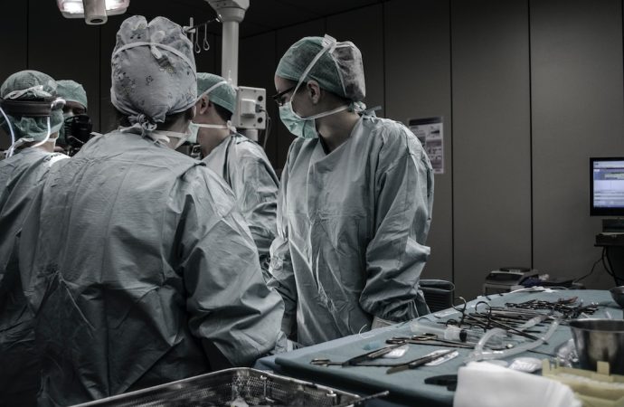 Serwety operacyjne jałowe – ochrona, higiena i bezpieczeństwo dla pacjenta