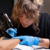 Jak prawidłowo wybrać i używać igły do tatuażu na bliźnie: poradnik krok po kroku