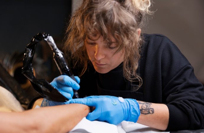 Jak prawidłowo wybrać i używać igły do tatuażu na bliźnie: poradnik krok po kroku