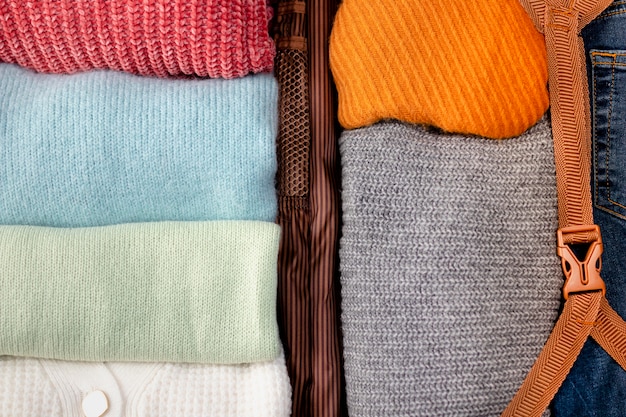 Stylowa funkcjonalność: Kluczowe elementy garderoby na każdą pogodę